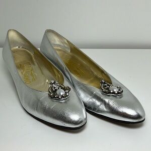 Vintage silver Ferragamo kitten heel pumps